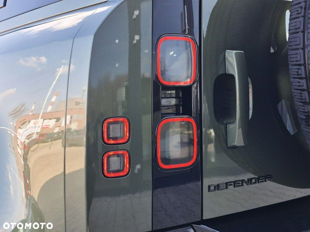 Land Rover Defender - 14