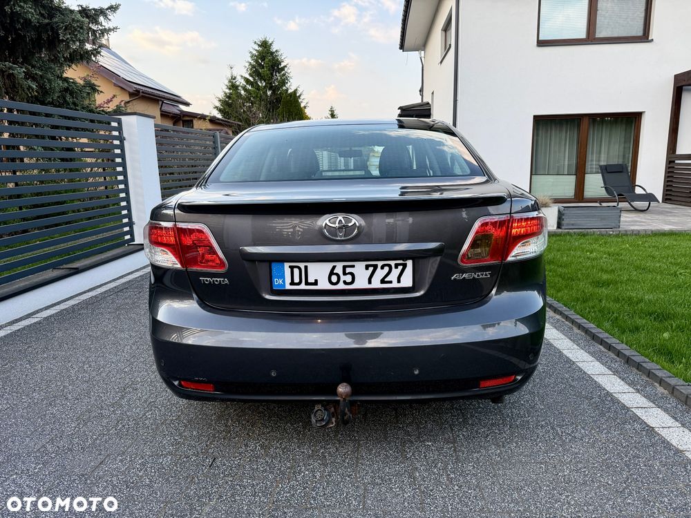 Toyota Avensis 1.8 Comfort - 12