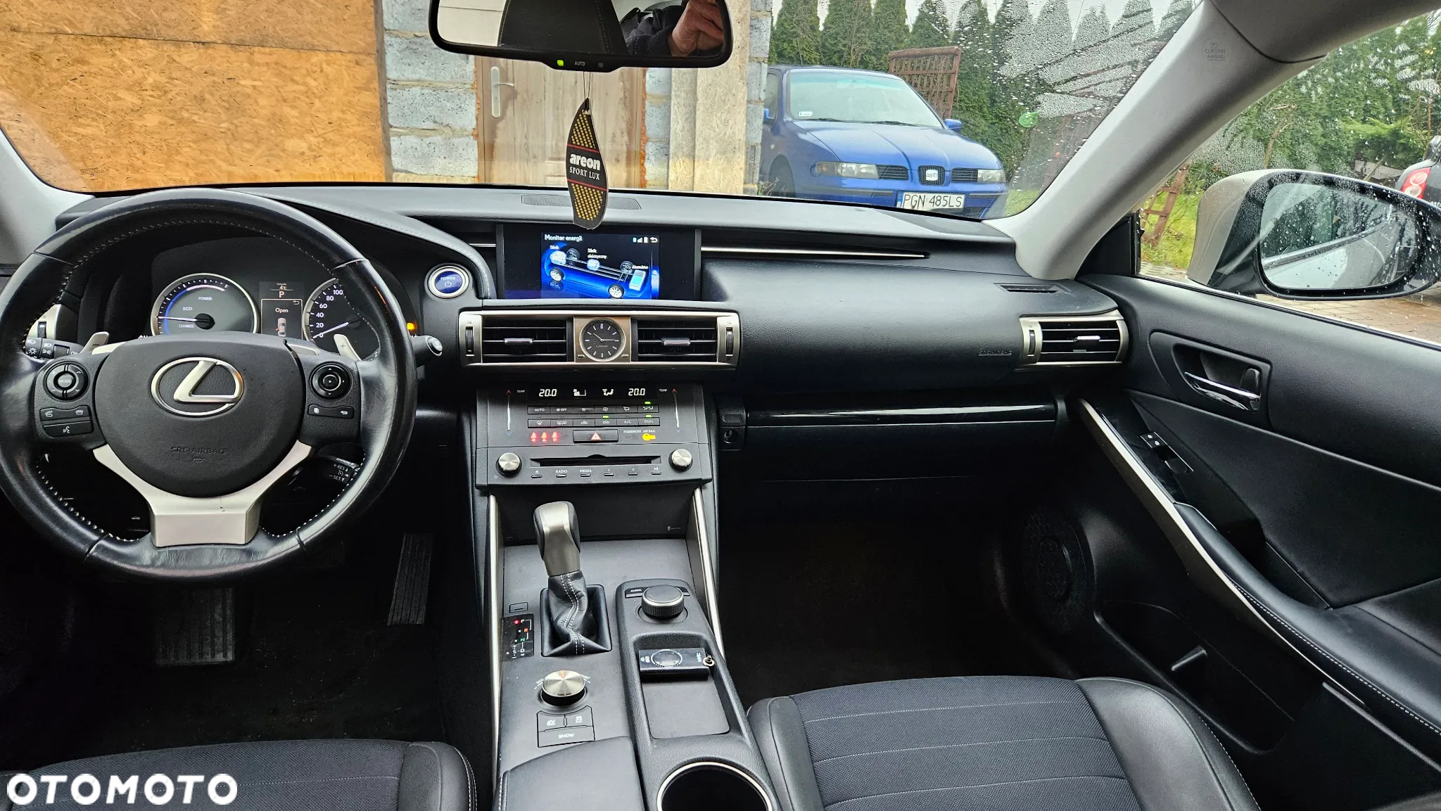 Lexus IS 300h - 13
