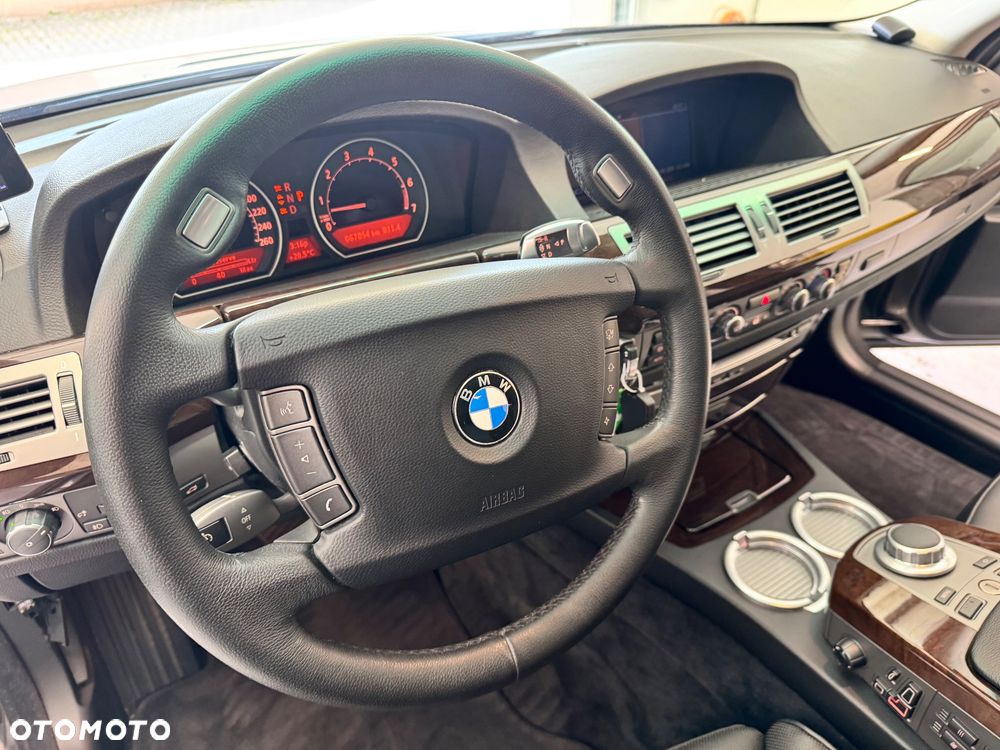 BMW Seria 7 750Li - 39