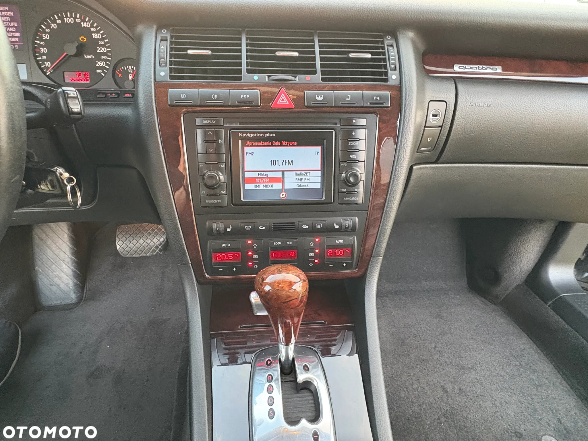 Audi A8 4.2 L Quattro - 24