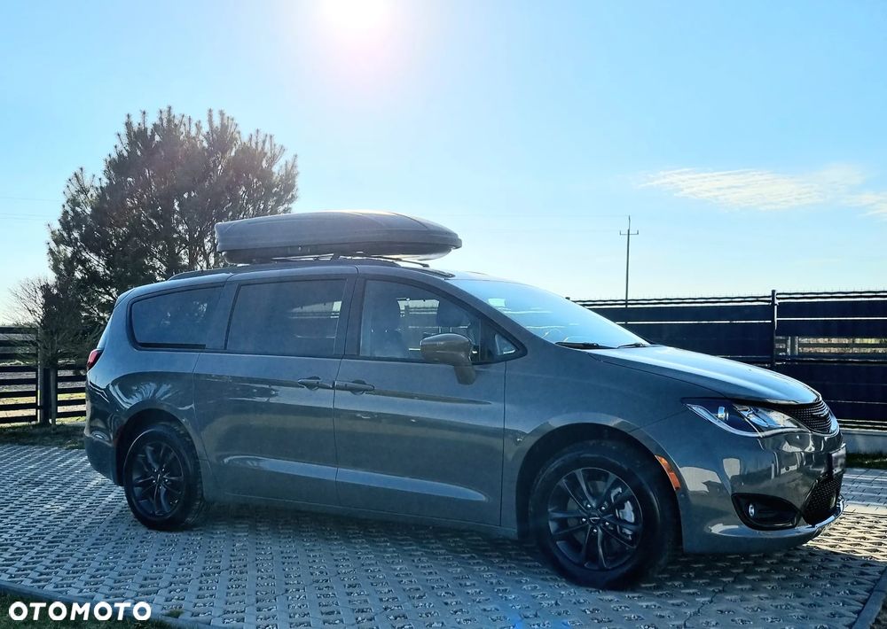 Chrysler Pacifica - 8