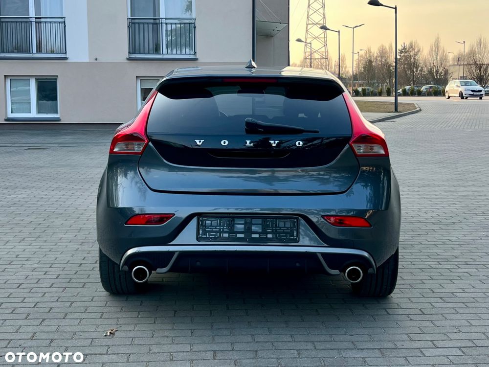 Volvo V40 D3 R Design - 6