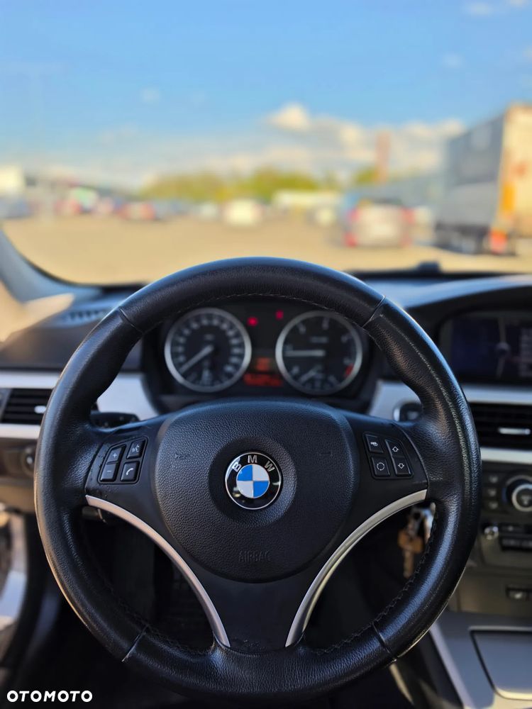 BMW Seria 3 320d xDrive DPF - 22