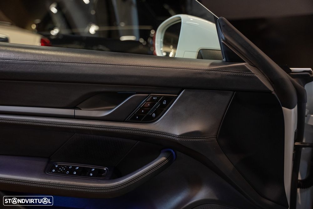 Porsche Taycan Turbo - 13