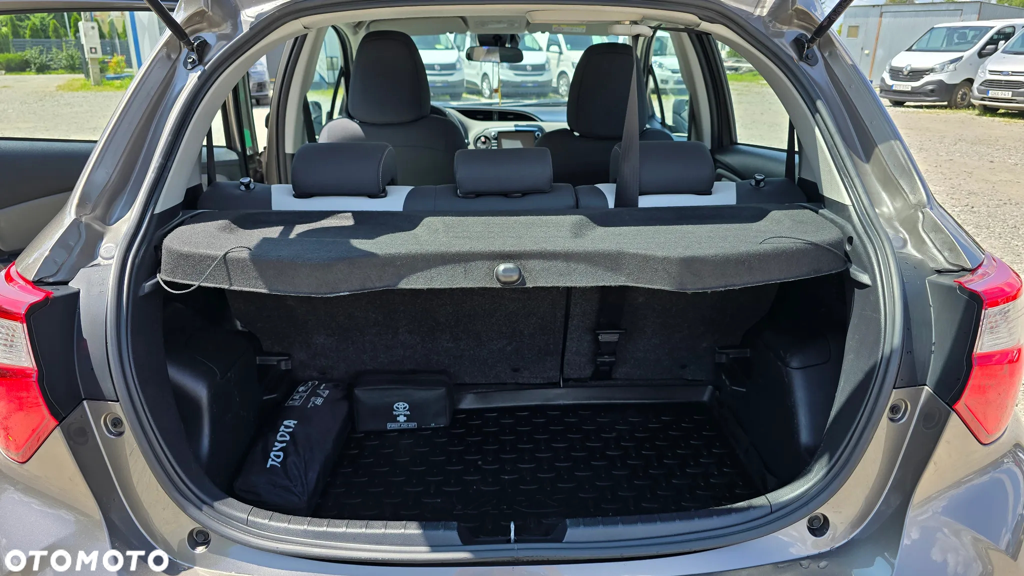 Toyota Yaris 1.5 Premium CVT - 29