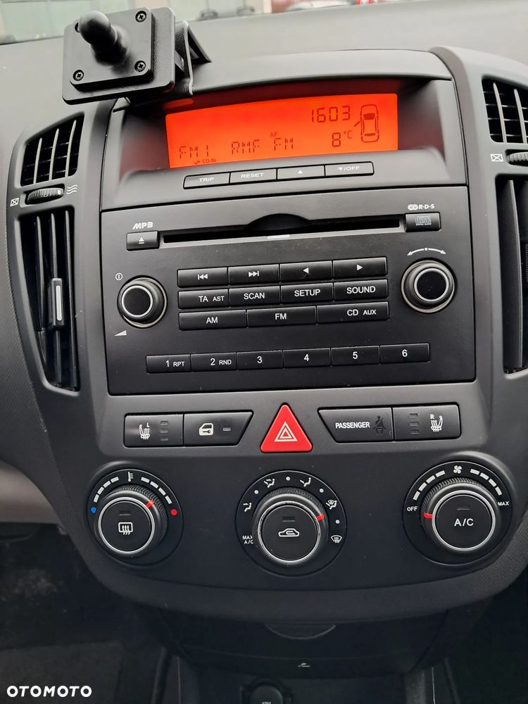 Kia Ceed 1.4 CVVT LX - 28