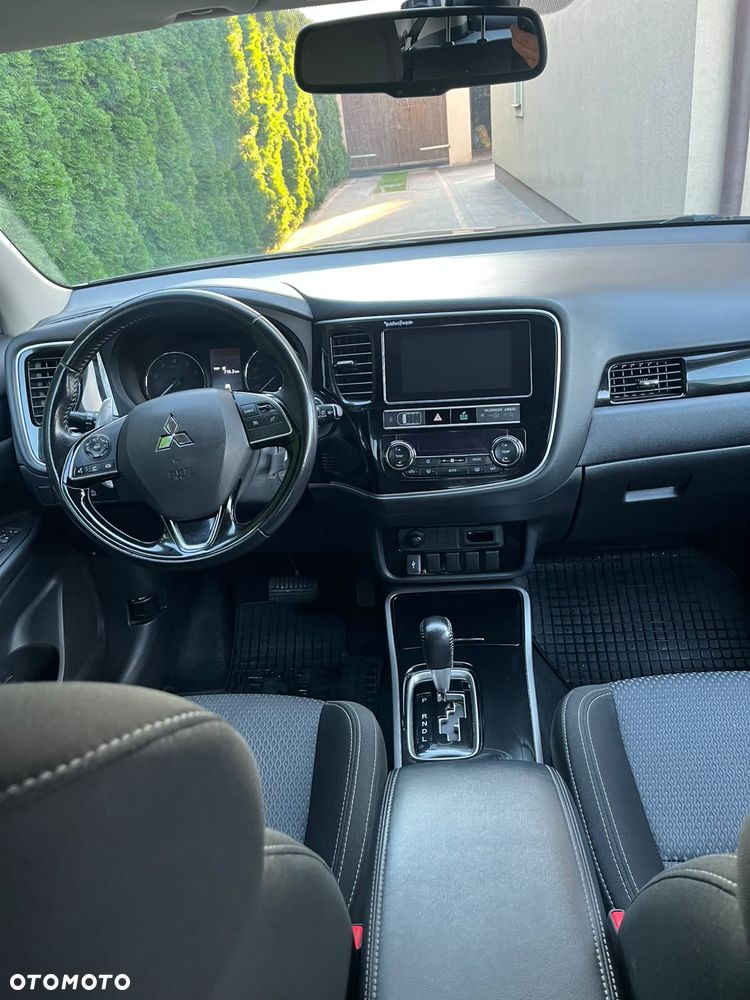 Mitsubishi Outlander - 7