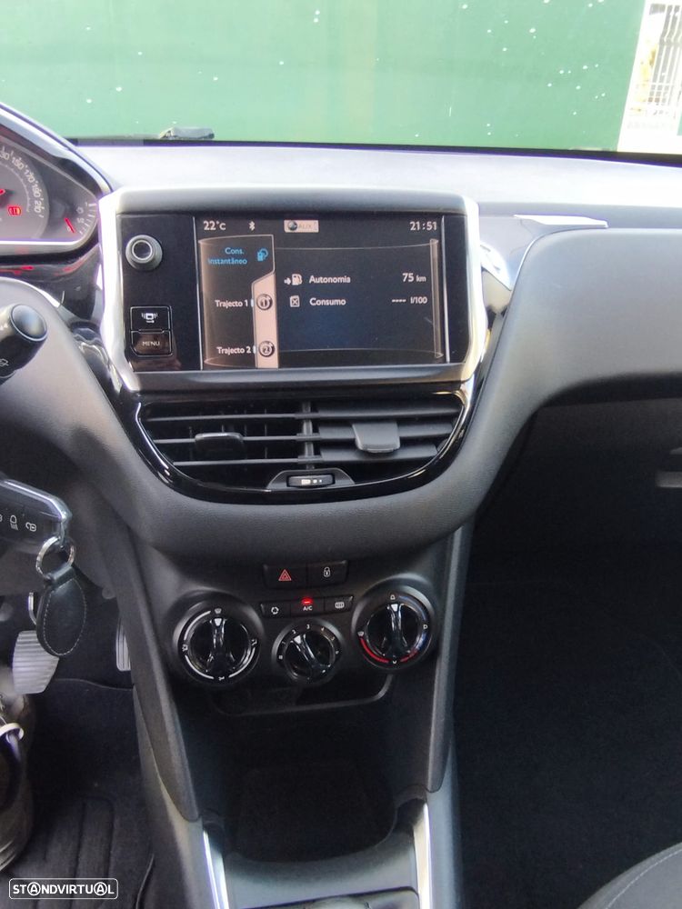 Peugeot 208 - 21