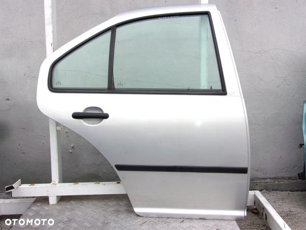 VW Bora drzwi prawy tył LB7Z