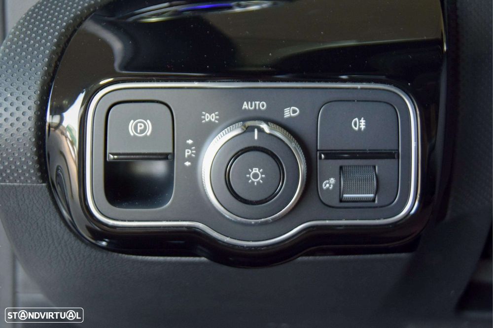 Mercedes-Benz A 200 7G-DCT AMG Line Advanced Plus - 38