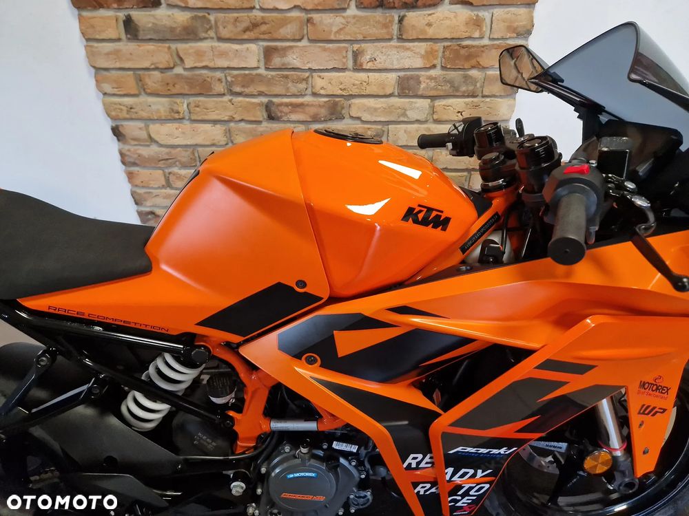 KTM RC 125 - 24