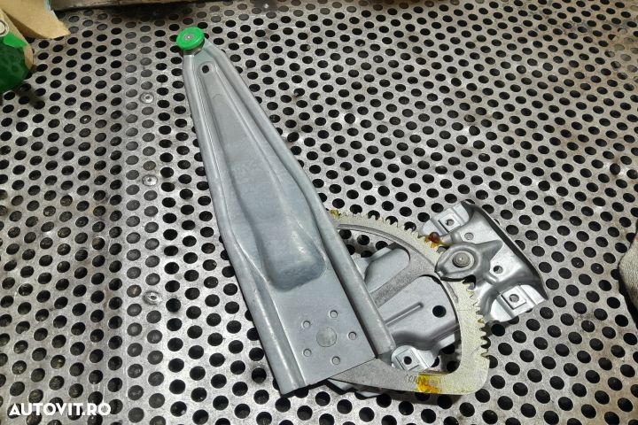 Macara geam spate stanga manuala Toyota Yaris XP130 [2011 - 2014] Hat - 2