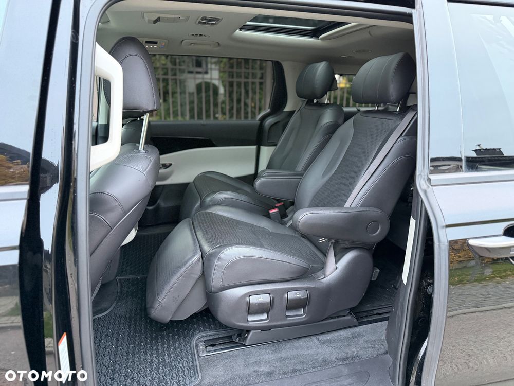 Kia Carnival - 16