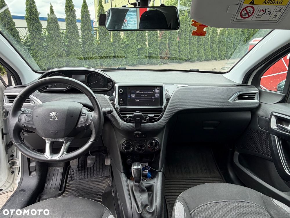 Peugeot 208 - 10