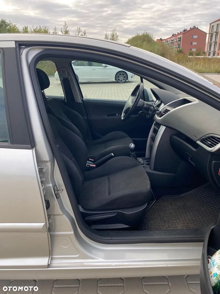 Peugeot 207 1.6 HDi 16V Trendy - 11