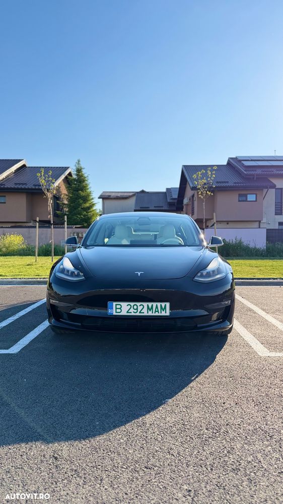 Tesla Model 3 - 3