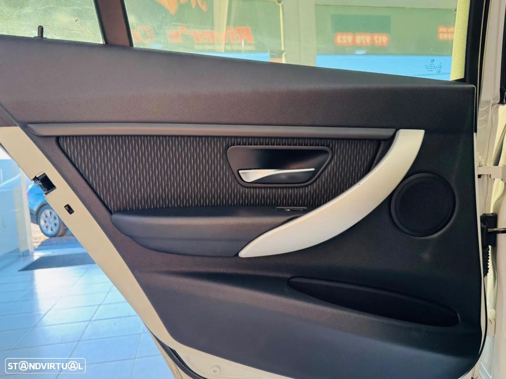 BMW 320 d Sport Line - 44