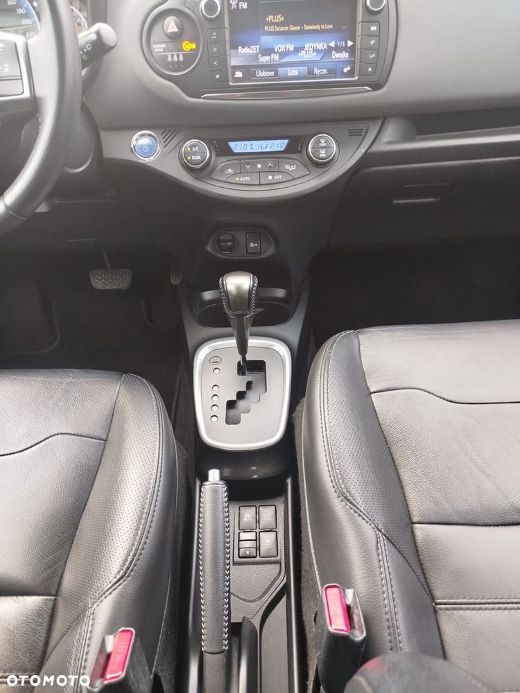 Toyota Yaris Hybrid 100 Life - 16