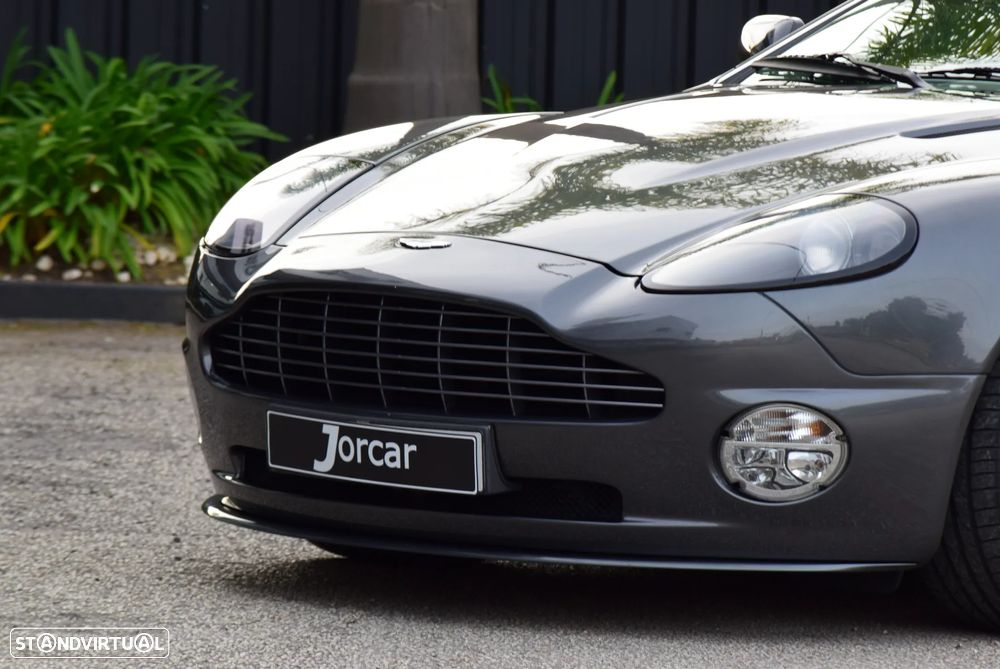 Aston Martin Vanquish - 7
