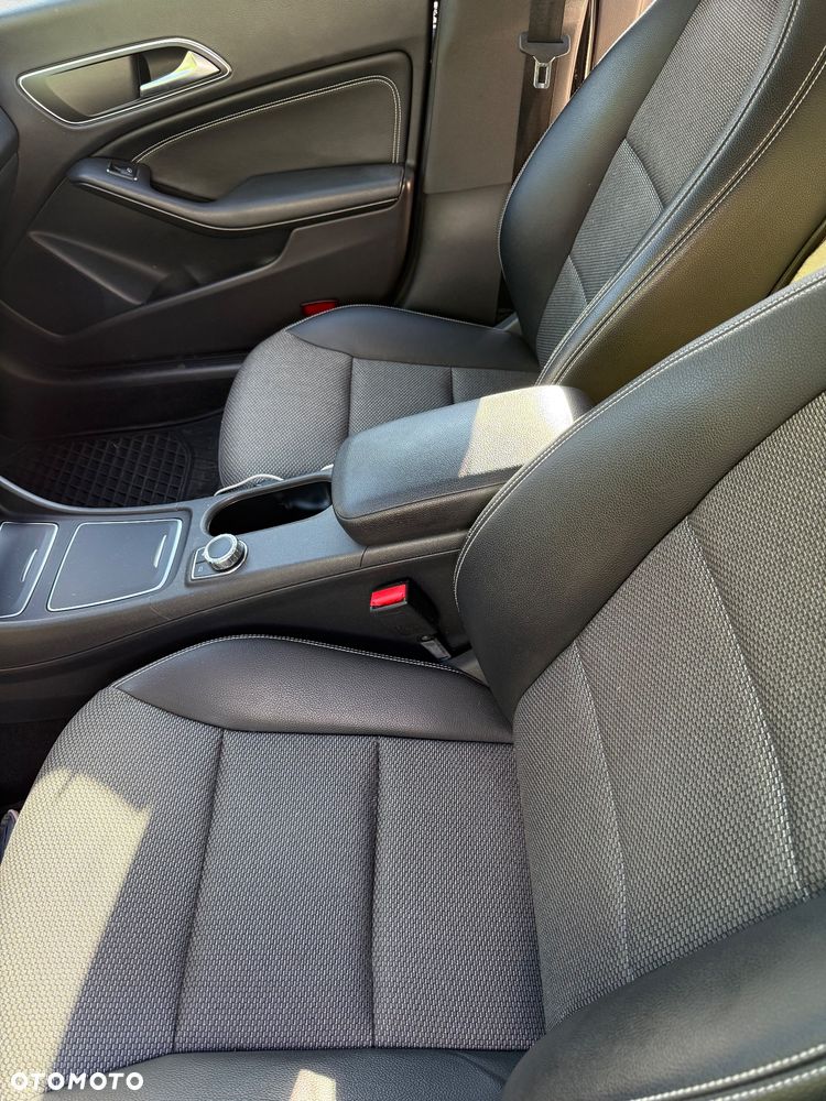 Mercedes-Benz CLA 180 7G-DCT - 12