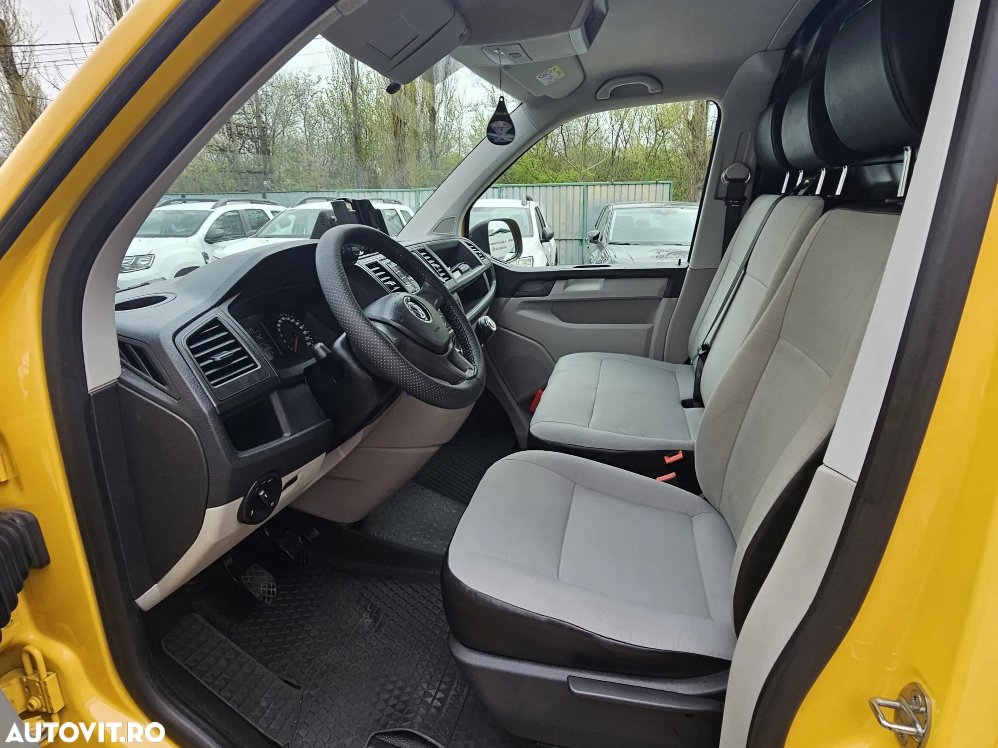 Volkswagen Transporter Kombi T6 2.0 TDI 75 kW KR - 13