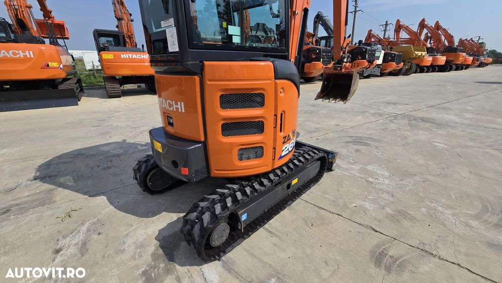 Hitachi ZX26U-6. 2025, 220 ore, Masa operationala 2,8 tone, adancime sapare 3m, CUPLA RAPIDA+CUPA INGUSTA+CUPA LATA+CUPA TALUZ, inst  picion pe brate, senile 95% ok,. rotire in gabarit, produs JAPONIAposibilitate leasing 4 ani, CA NOU-PROMOTIE 32.500 EUR+Tva - 16