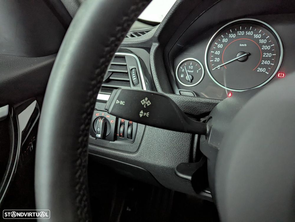 BMW 318 d Line Sport - 16