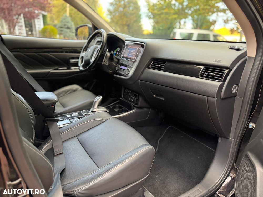 Mitsubishi Outlander - 13