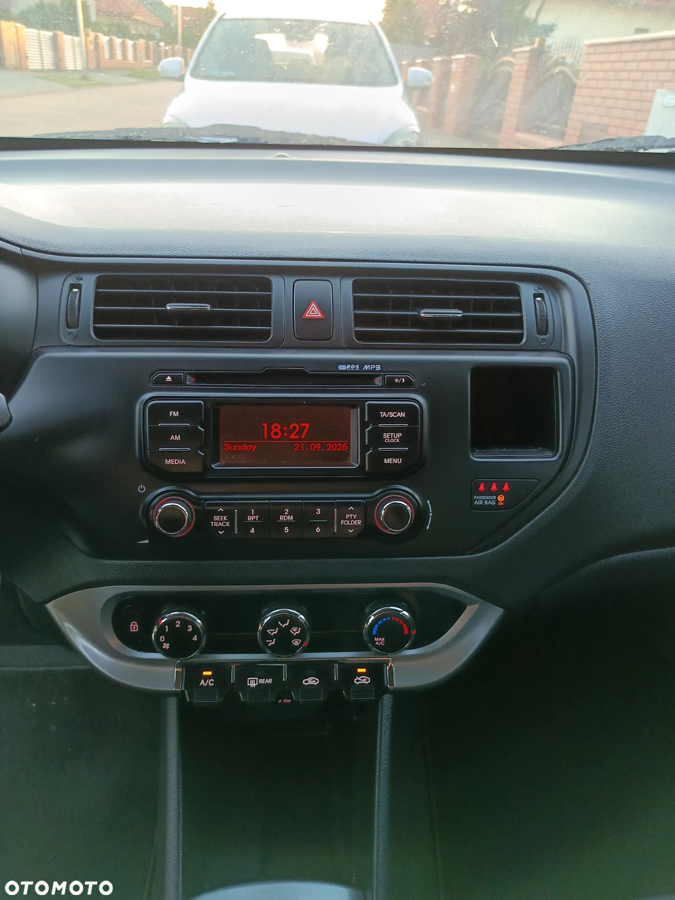 Kia Rio 1.2 Attract - 8