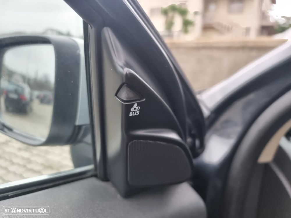 Volvo XC 60 2.4 D5 Summum AWD Geartronic - 8