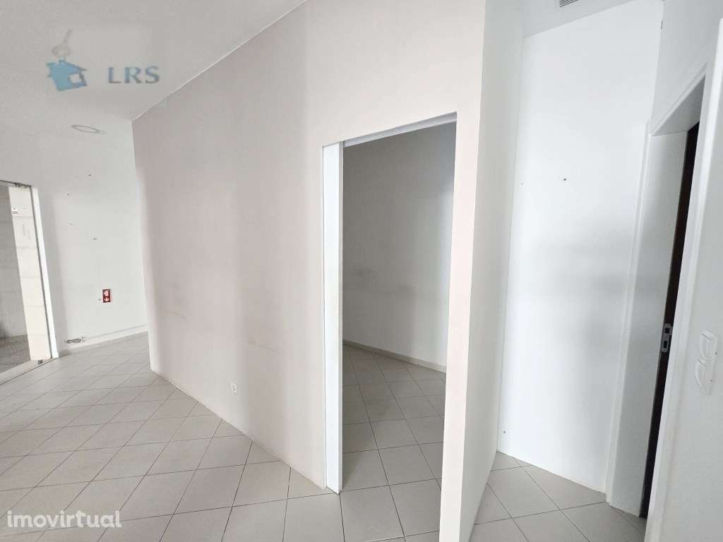**Espaço Comercial em Alcabideche - Oportunidade Imperdível!**
Des... - Grande imagem: 5/19