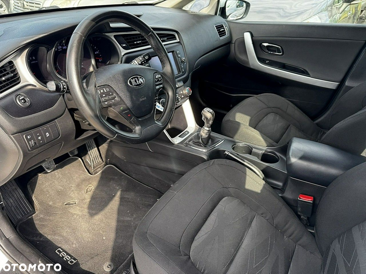 Kia Ceed - 11