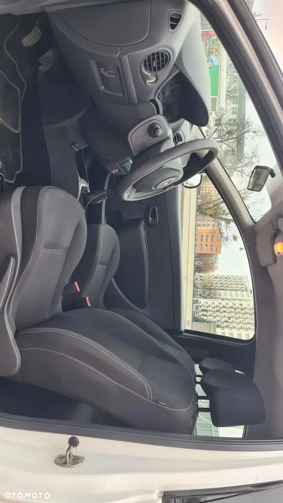Renault Clio 1.5 dCi Authentique - 10
