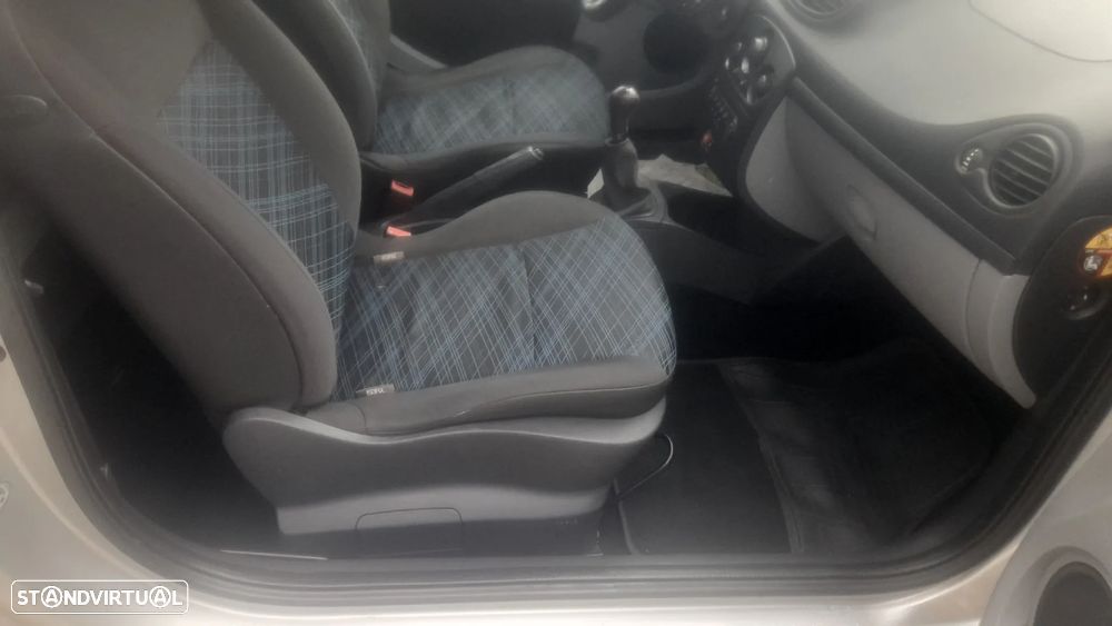 Renault CLIO 1.5 DCI - 29