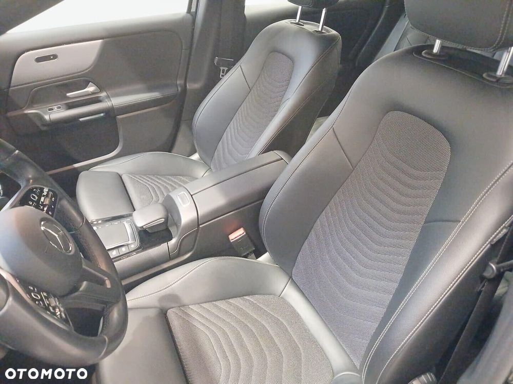 Mercedes-Benz GLA 180 d - 29