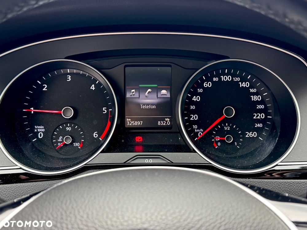 Volkswagen Passat 2.0 TDI SCR Highline - 17