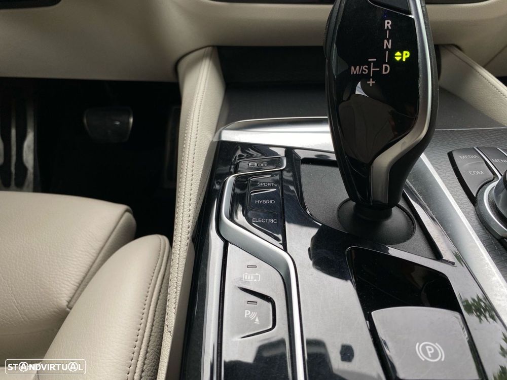 BMW 530 e Pack Desportivo M - 14