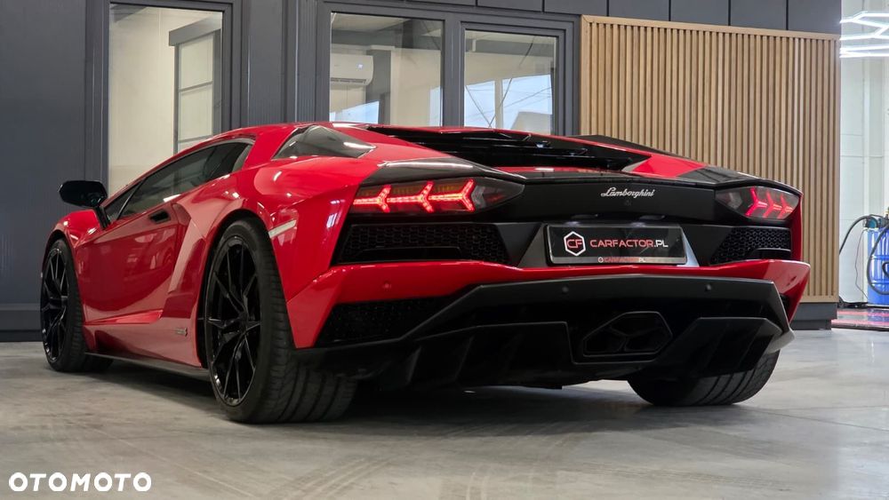 Lamborghini Aventador - 8