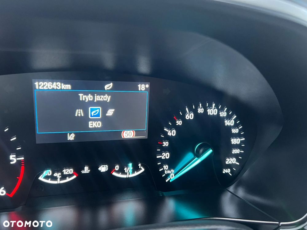 Ford Focus Turnier 2.0 EcoBlue Start-Stopp-System TITANIUM - 24
