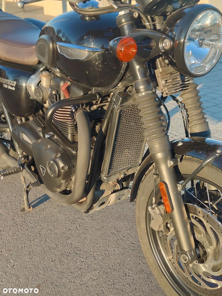 Triumph Bonneville - 12
