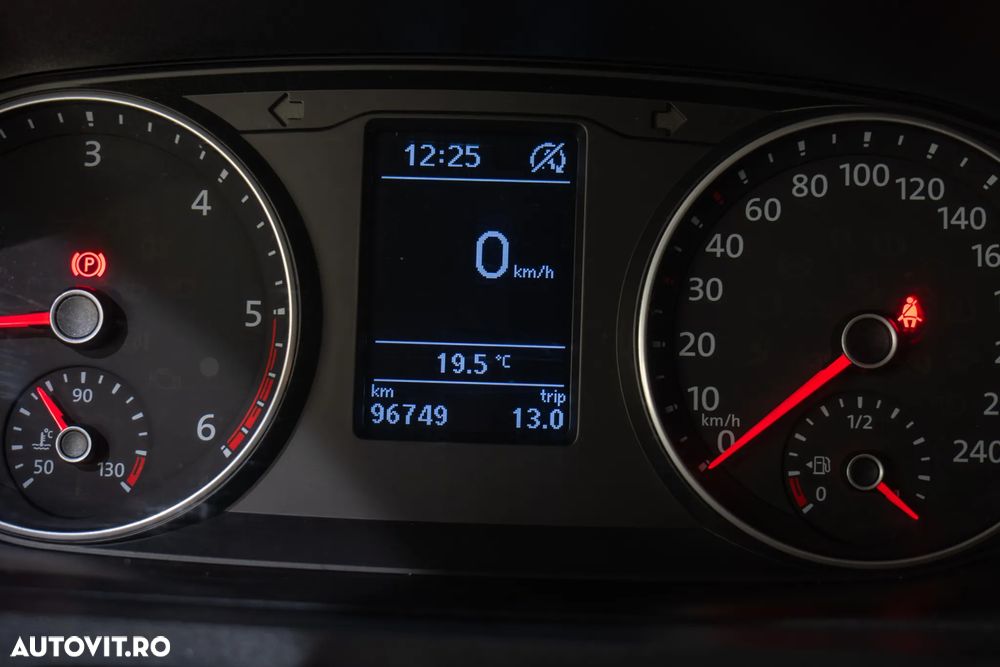 Volkswagen Caravelle - 24