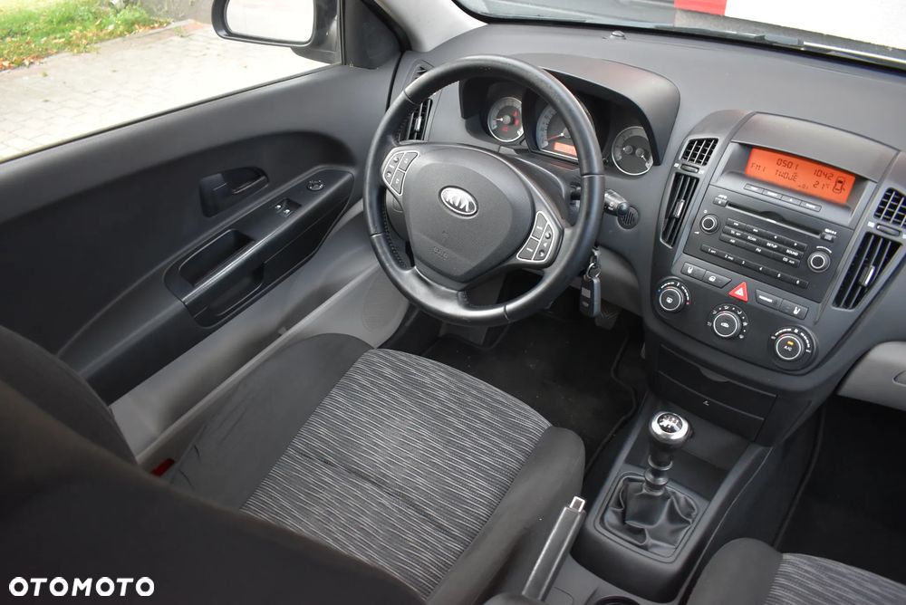 Kia Ceed - 9