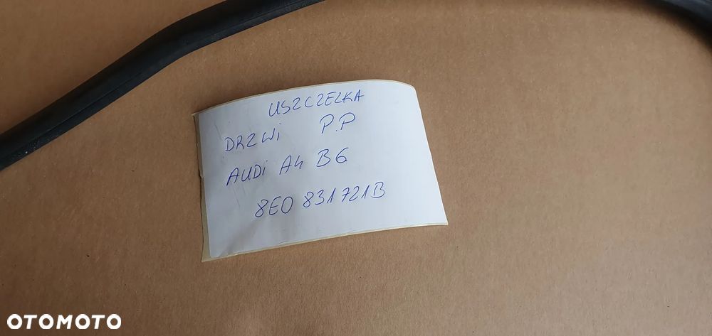 Uszczelka drzwi prawy przód przednia prawa Audi A4 B6 8E0831721B - 7