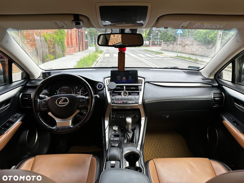 Lexus NX 300h E-FOUR Luxury Line - 9