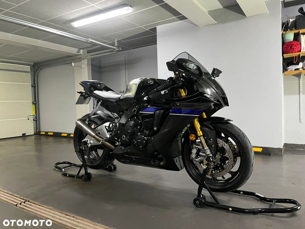Yamaha R1 - 2