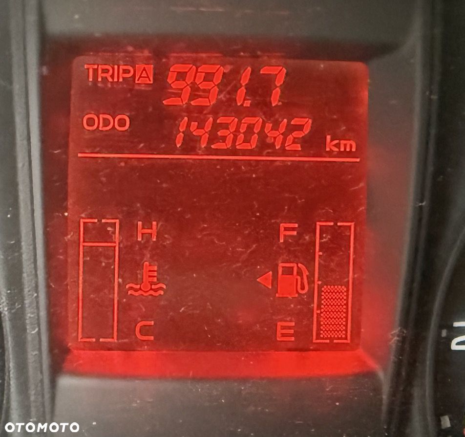 Isuzu D-Max 2.5 EC L - 10