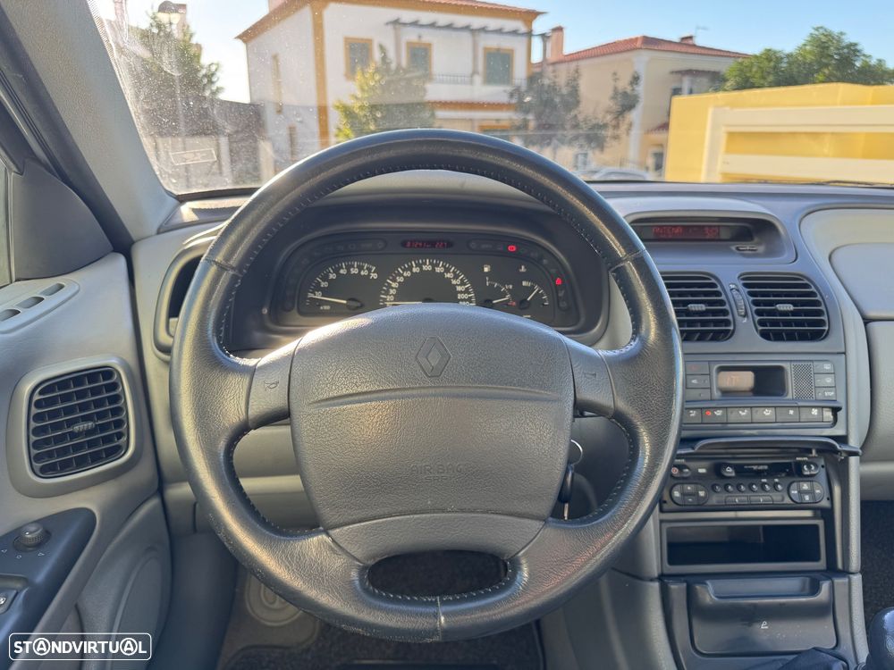 Renault Laguna 1.6 RXE - 35
