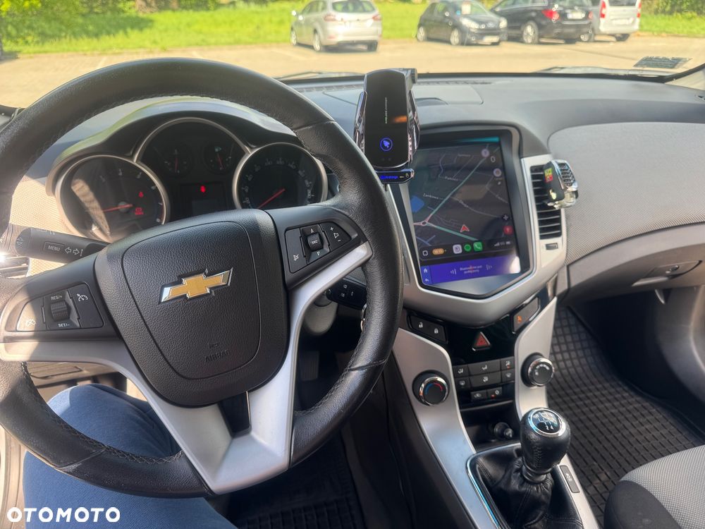 Chevrolet Cruze 1.6 LS - 26