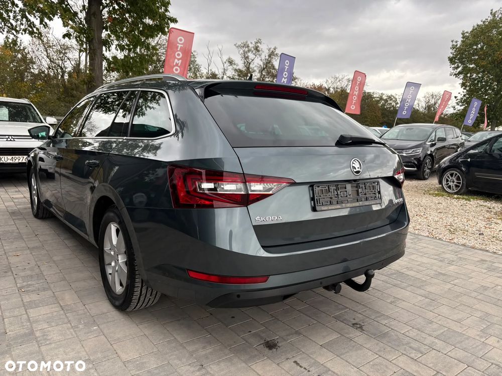 Skoda Superb 2.0 TDI Sportline DSG - 6